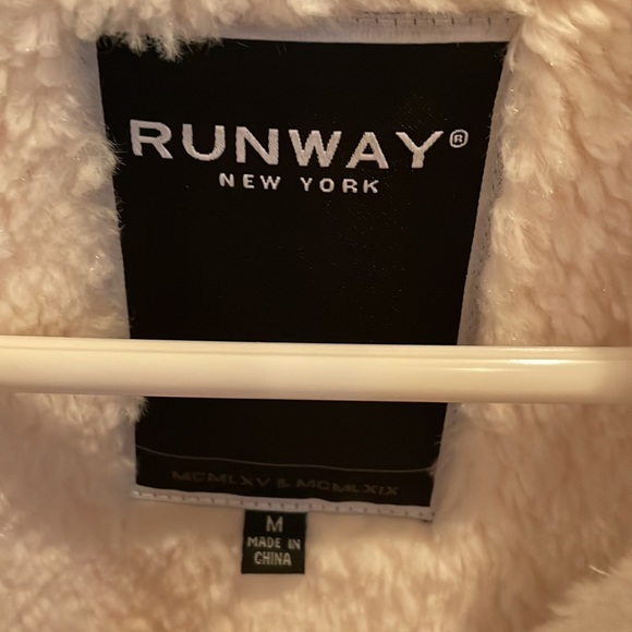 Runway Faux Fur Vest - Picture 2 of 8